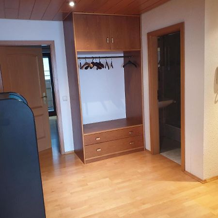 Wohnung Fuer 4 Personen, 2 Schlafzimmer, 2 Parkplaetze, Wlan 콘스탄츠 외부 사진