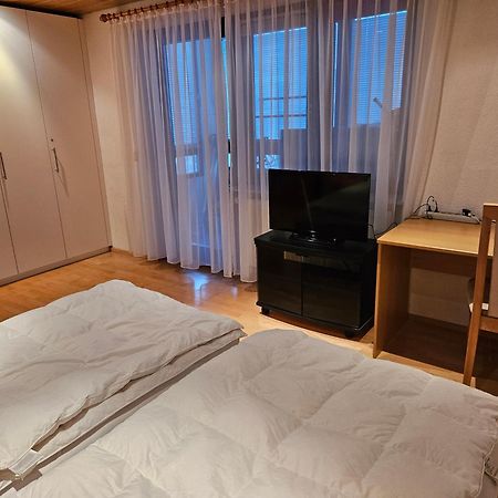 Wohnung Fuer 4 Personen, 2 Schlafzimmer, 2 Parkplaetze, Wlan 콘스탄츠 외부 사진