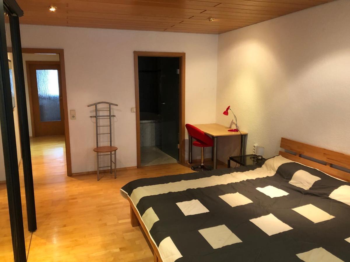Wohnung Fuer 4 Personen, 2 Schlafzimmer, 2 Parkplaetze, Wlan 콘스탄츠 외부 사진