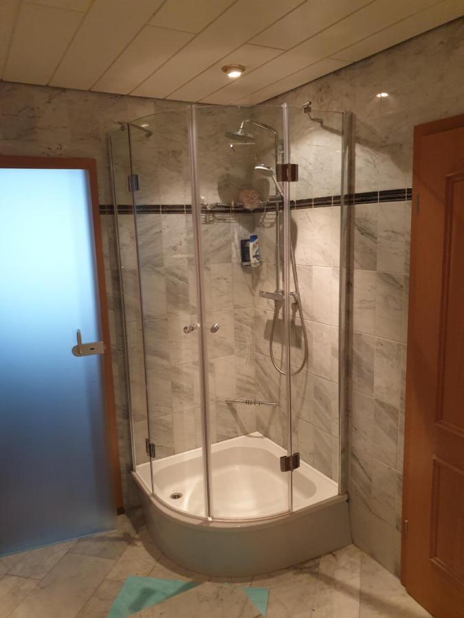 Wohnung Fuer 4 Personen, 2 Schlafzimmer, 2 Parkplaetze, Wlan 콘스탄츠 외부 사진