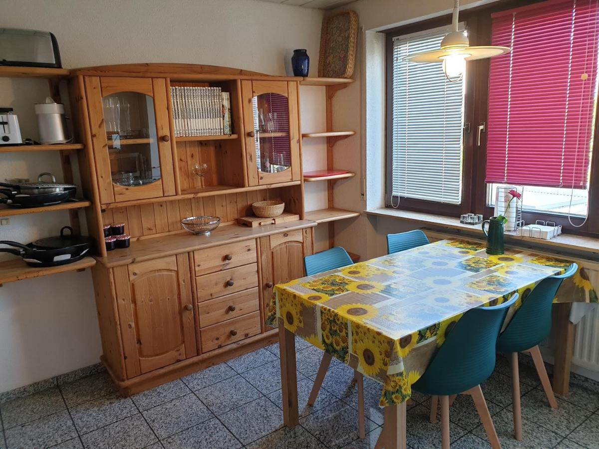 Wohnung Fuer 4 Personen, 2 Schlafzimmer, 2 Parkplaetze, Wlan 콘스탄츠 외부 사진