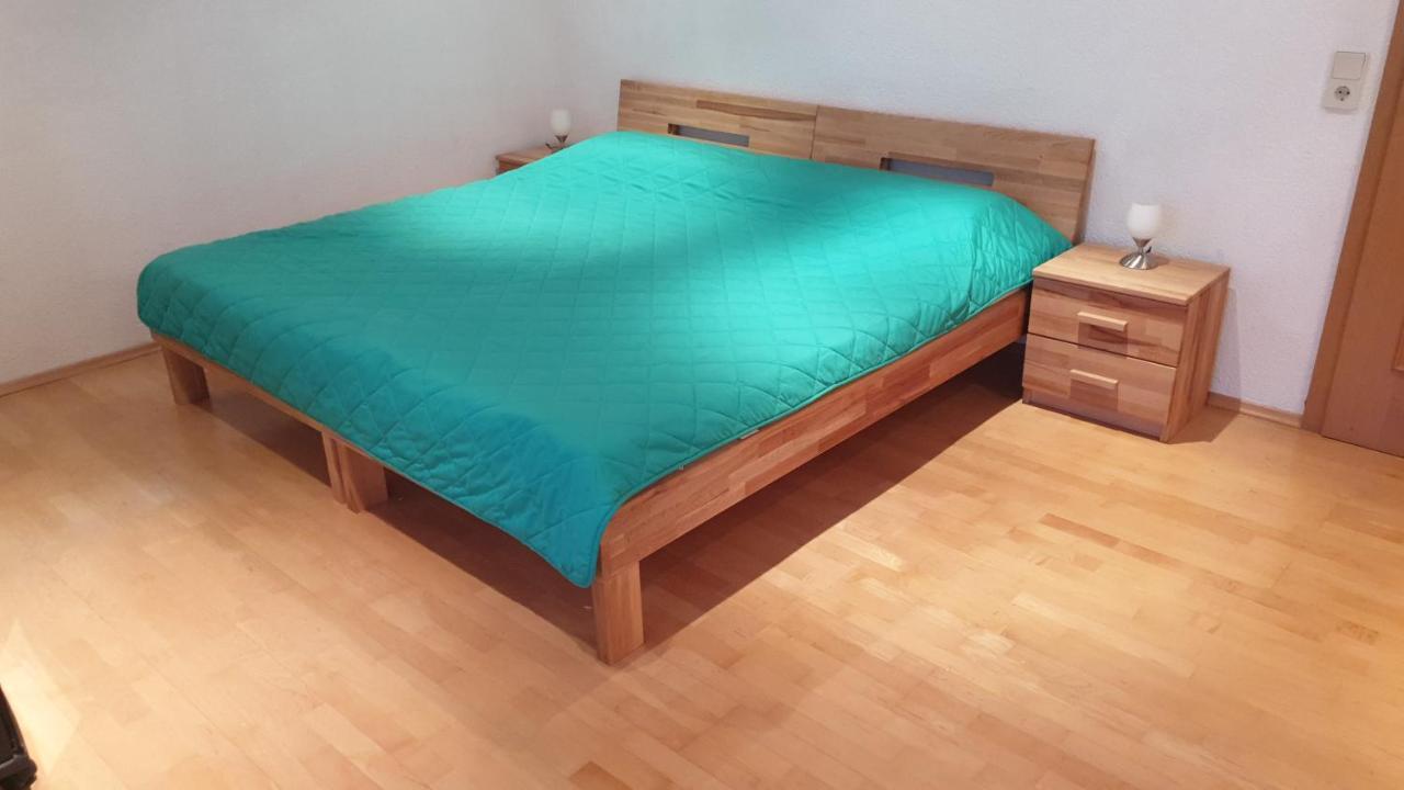 Wohnung Fuer 4 Personen, 2 Schlafzimmer, 2 Parkplaetze, Wlan 콘스탄츠 외부 사진