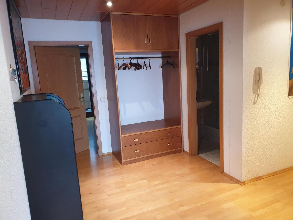 Wohnung Fuer 4 Personen, 2 Schlafzimmer, 2 Parkplaetze, Wlan 콘스탄츠 외부 사진