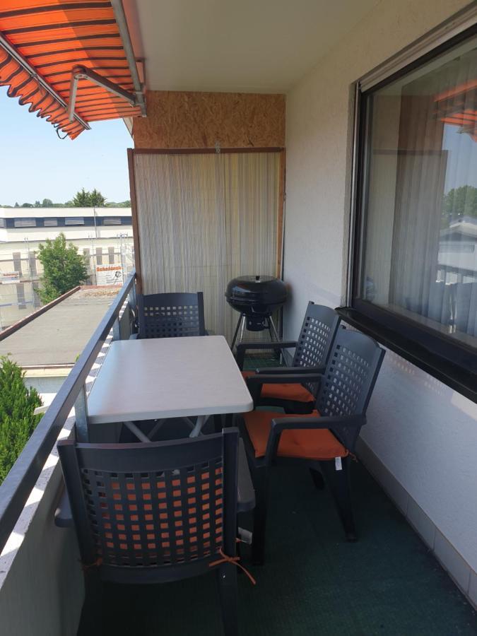 Wohnung Fuer 4 Personen, 2 Schlafzimmer, 2 Parkplaetze, Wlan 콘스탄츠 외부 사진